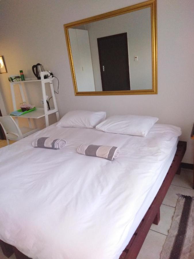Xenia Bed & Breakfast ウィントフーク エクステリア 写真